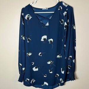 Maurices Size 0 Navy Floral Crisscross V-Neck Blouse 24” P2P